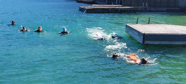 Eine Schwimmübung mit Schnorcheln im Wolfgangsee